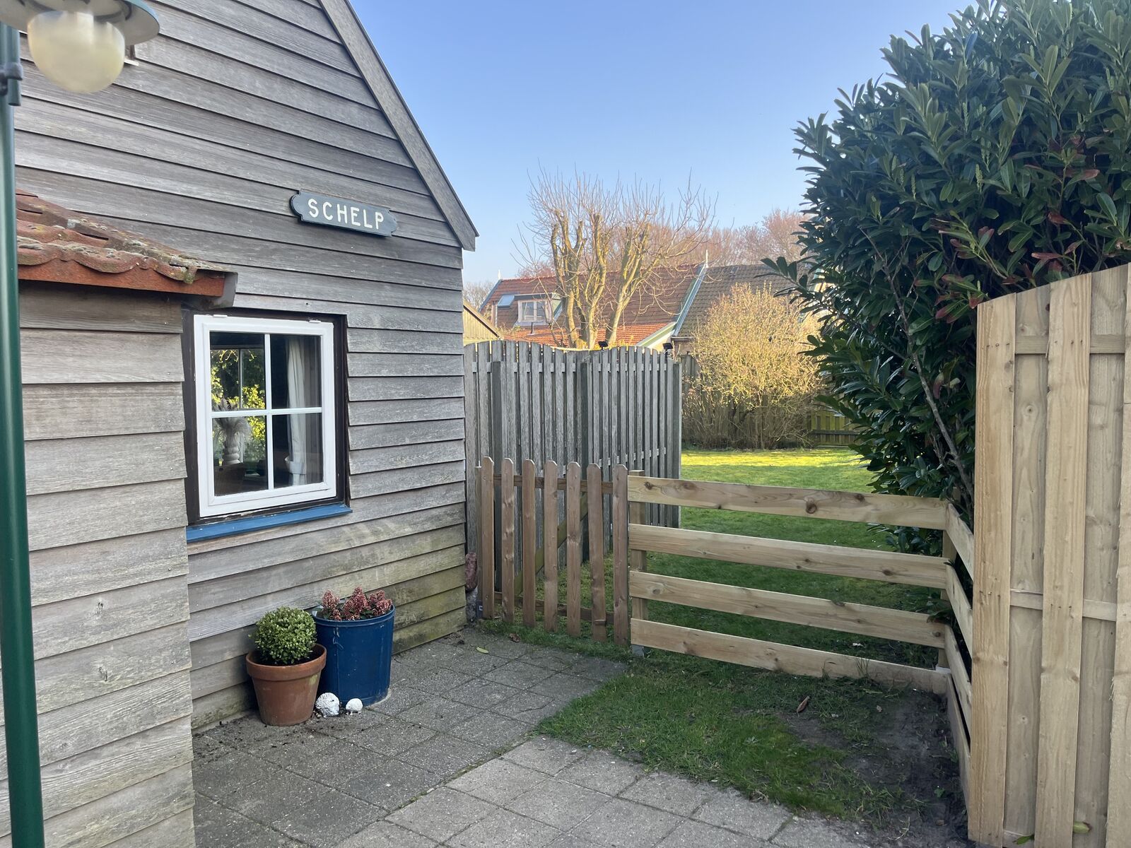 Buitenkant van vakantiehuisje Schelp
